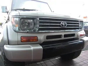 トヨタ　ランドクルーザープラド　ガラスリペア