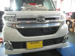 ガラスリペア　ダイハツ　タント