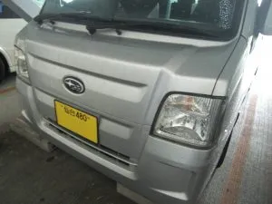 雨ですが、何とかします。スバル　サンバーガラスリペア