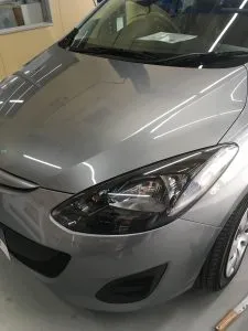 ピラーでも直せます。マツダ　デミオ