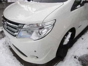 雪ですが、早急に直します！　日産セレナ