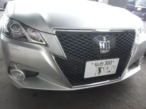 長めのヒビですが、まかせて下さい！！トヨタ　クラウン