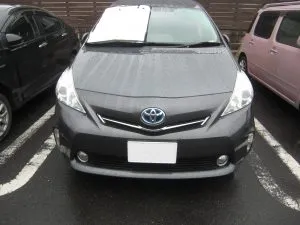 雨ですがリペア出来ます。トヨタ　プリウスα