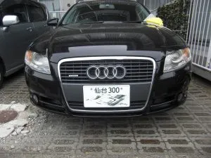 ガラスの交換は高額です！！　アウディ