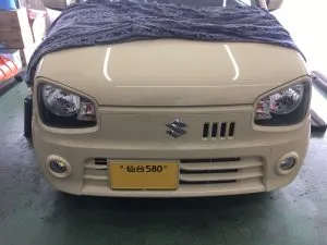 目立つヒビもここまで直せます　スズキ　アルト