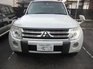 今年初めのデカいヒビ　三菱　パジェロ