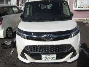 対向車からの飛び石　トヨタ　タンク