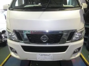 体を張って頑張る営業車　日産　キャラバン