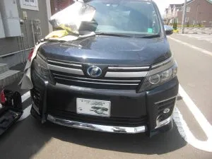 飛石し経験ありです。　　トヨタ　ヴォクシー