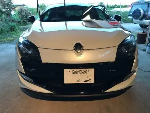 小さいヒビですが危険です　ルノー・ルーテシア