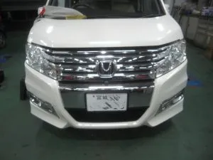 車検時のガラスリペア　　ホンダステップWGN