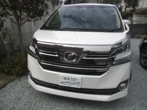 洗車時にはガラスもよく見て　トヨタ　ヴェルファイア